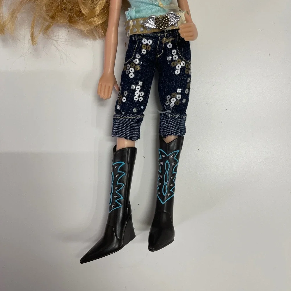 Bratz Cloe Doll 2006 Original Outfit &‎ Shoes, No Talking Base